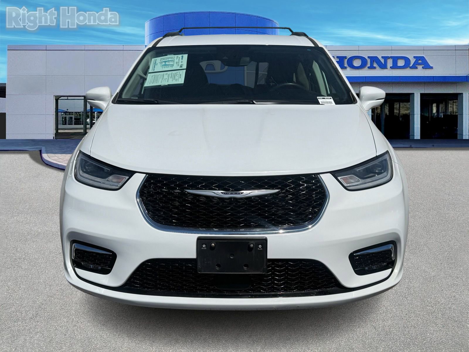 Used 2022 Chrysler Pacifica Touring-L image 5