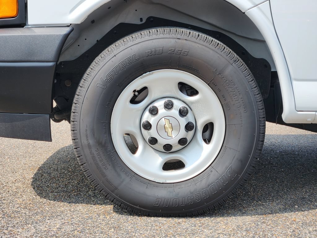 Used 2025 Chevrolet Express 3500 LS RWD image 10