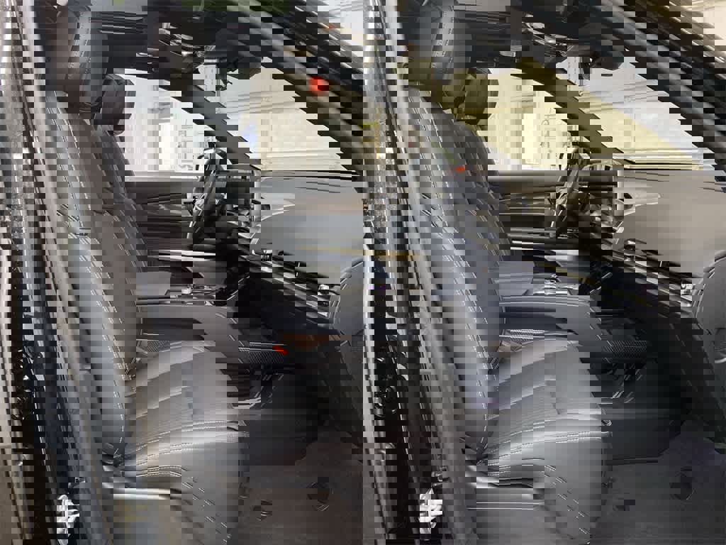 Certified 2026 Cadillac Vistiq Sport image 19