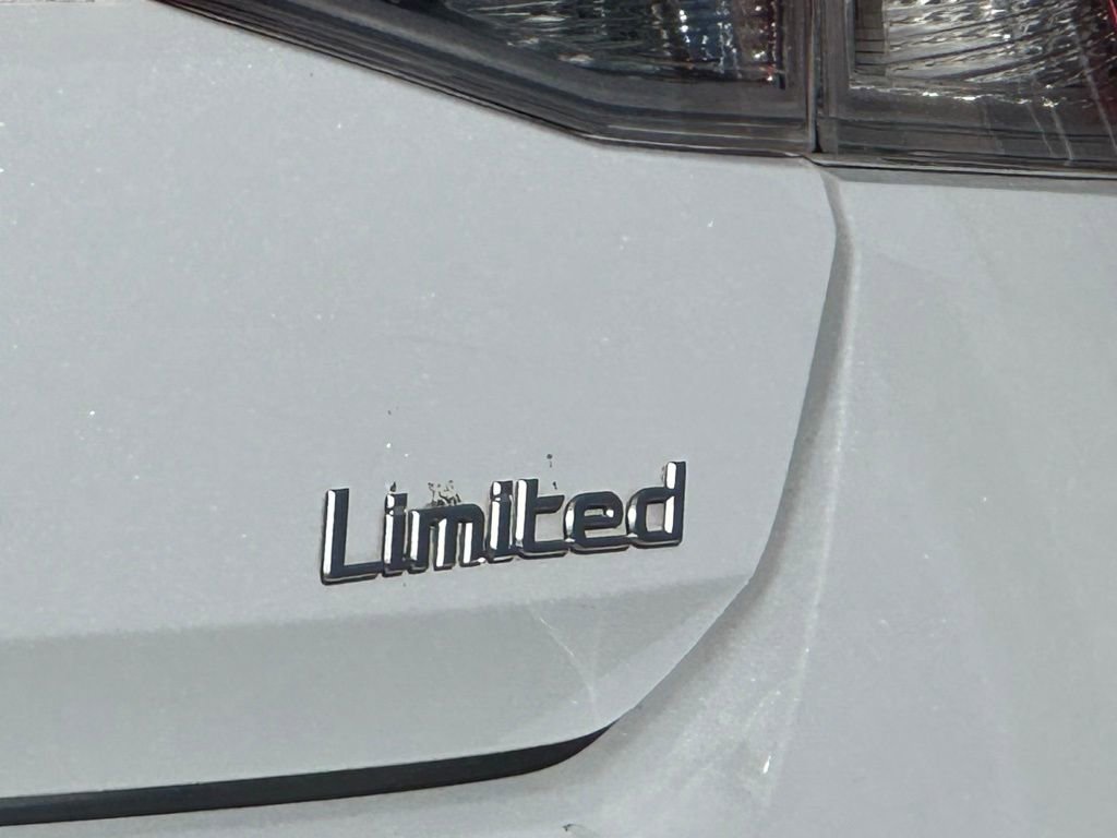 Used 2025 Hyundai Elantra Limited image 14