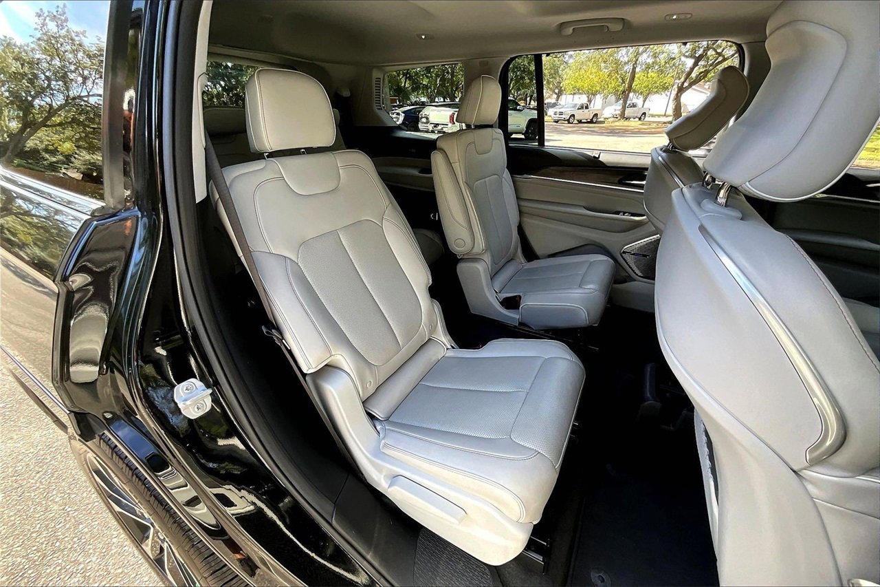 Used 2021 Jeep Grand Cherokee L Overland w/ Luxury Tech Group IV image 22