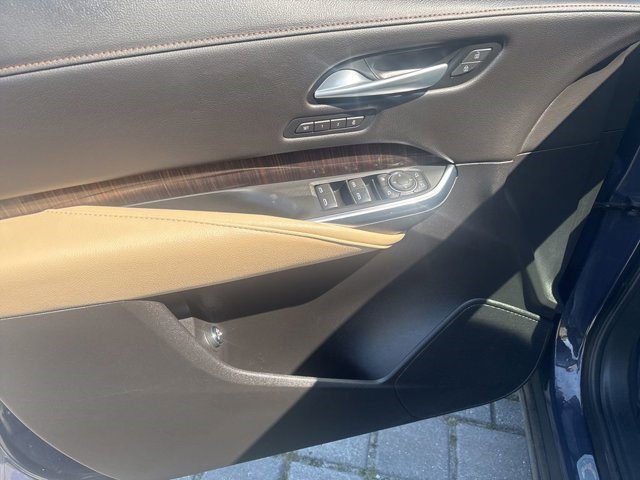 Certified 2025 Cadillac XT4 Premium Luxury image 9