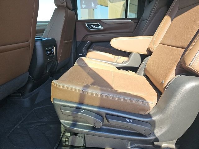 Used 2023 Chevrolet Suburban High Country image 13