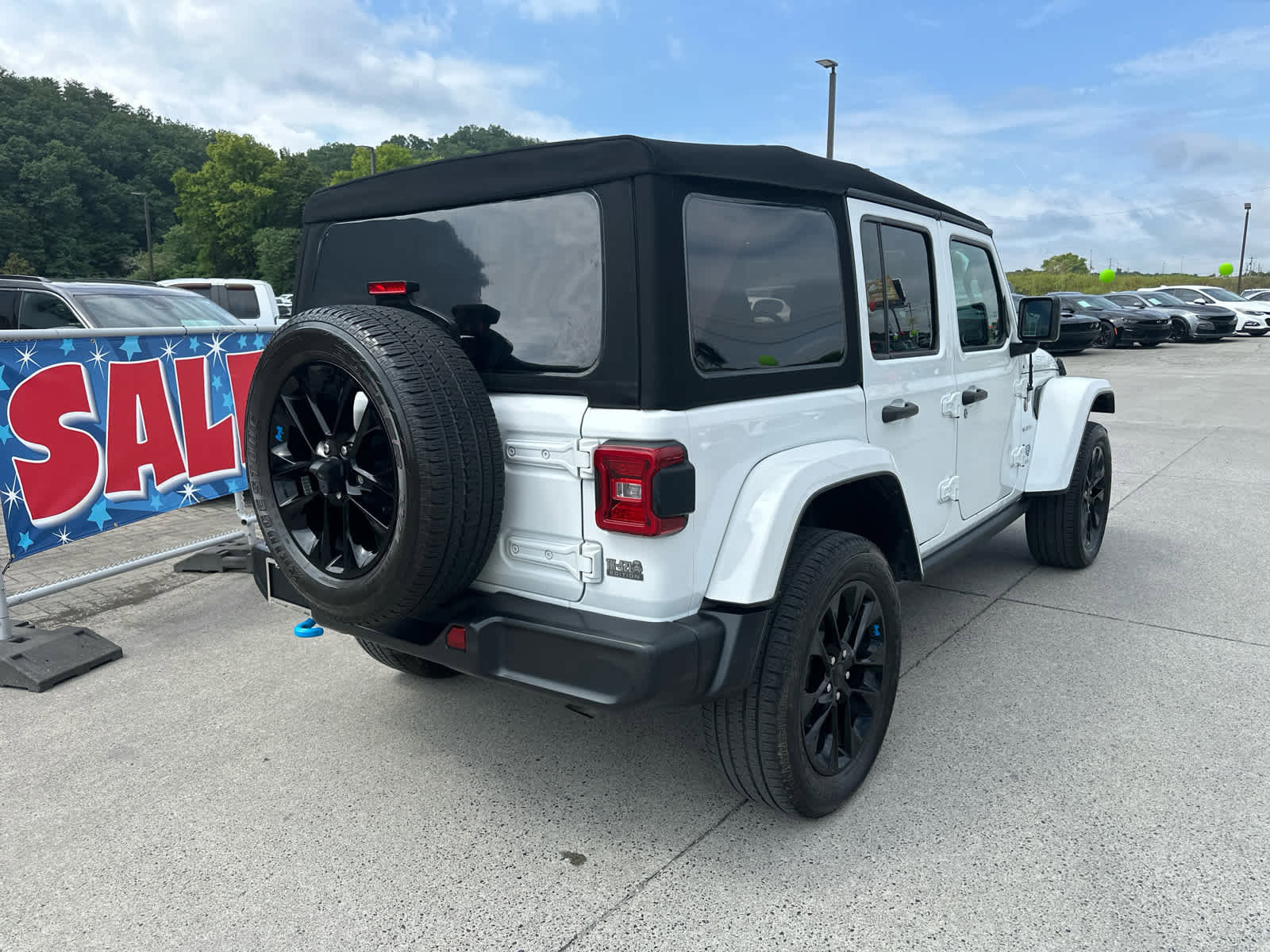 Used 2022 Jeep Wrangler Unlimited Sahara w/ Cold Weather Group image 6