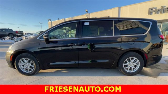 New 2025 Chrysler Pacifica Select w/ Uconnect Theater Family Group image 5