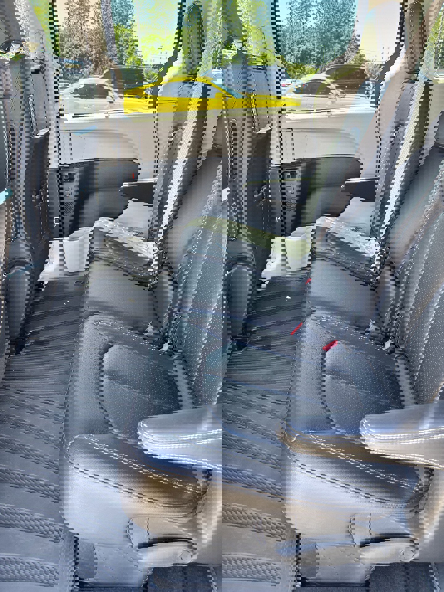 Used 2022 Chrysler Pacifica Touring-L w/ Uconnect Theater Family Group image 12