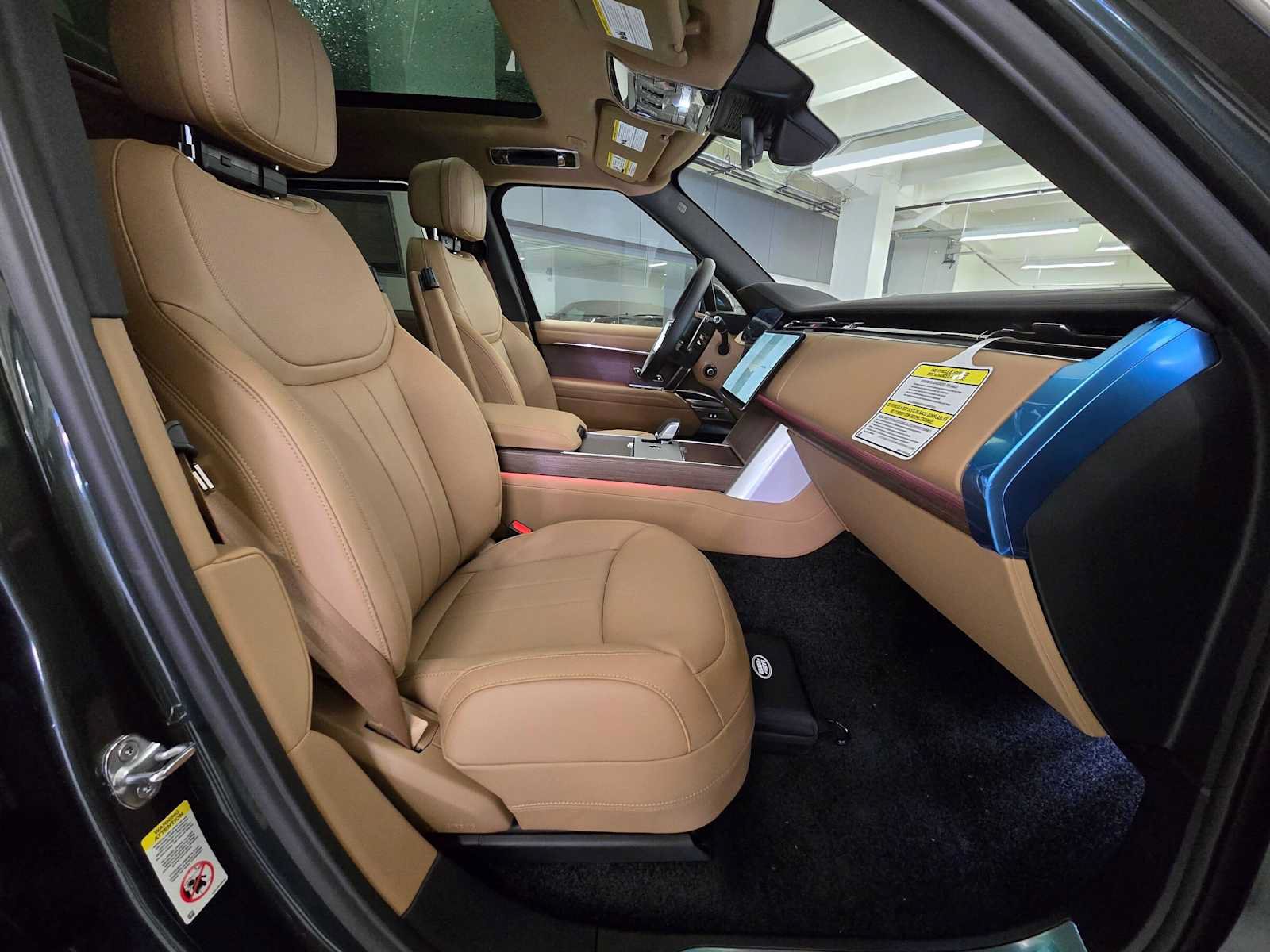 New 2026 Land Rover Range Rover Long Wheelbase SE AWD/4WD image 11
