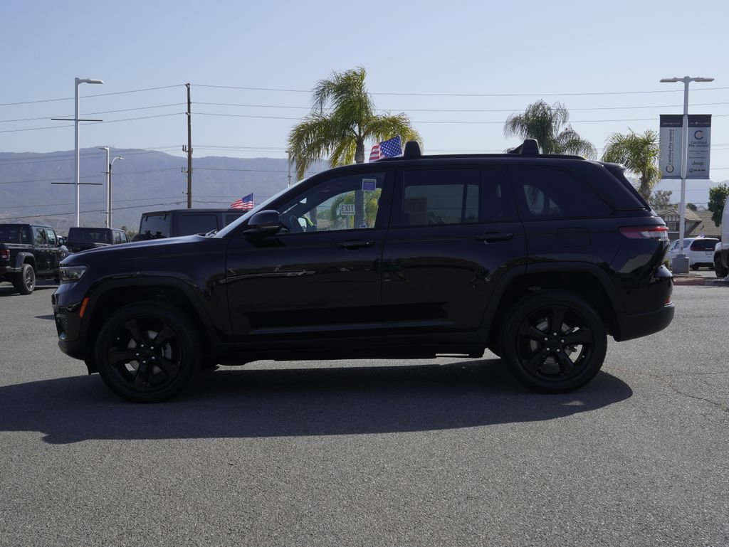 Used 2023 Jeep Grand Cherokee Altitude AWD/4WD image 7