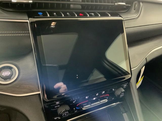 Used 2024 Jeep Grand Cherokee Limited 4xe w/ Luxury Tech Group II image 24