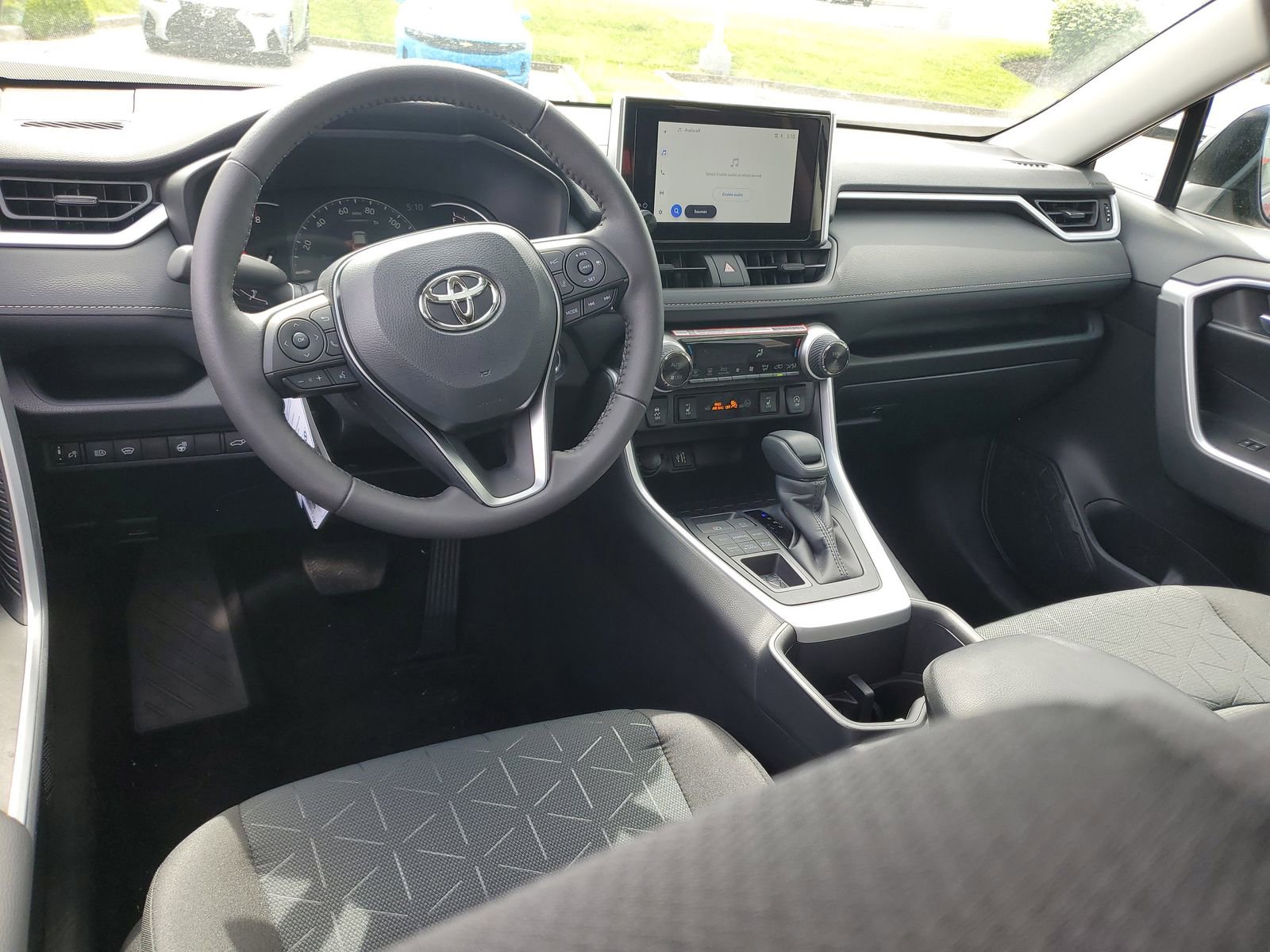 Used 2025 Toyota RAV4 XLE w/ Convenience Package AWD/4WD image 8