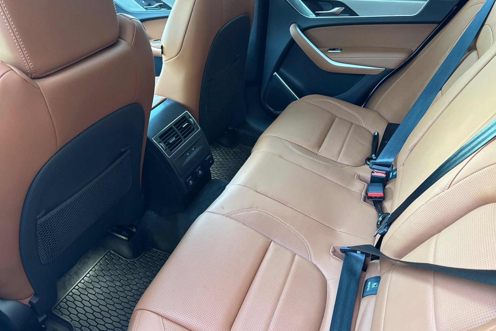 New 2026 Jaguar F-PACE R-Dynamic S image 16