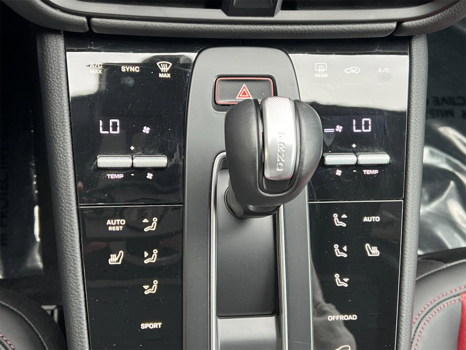 Used 2025 Porsche Macan image 24