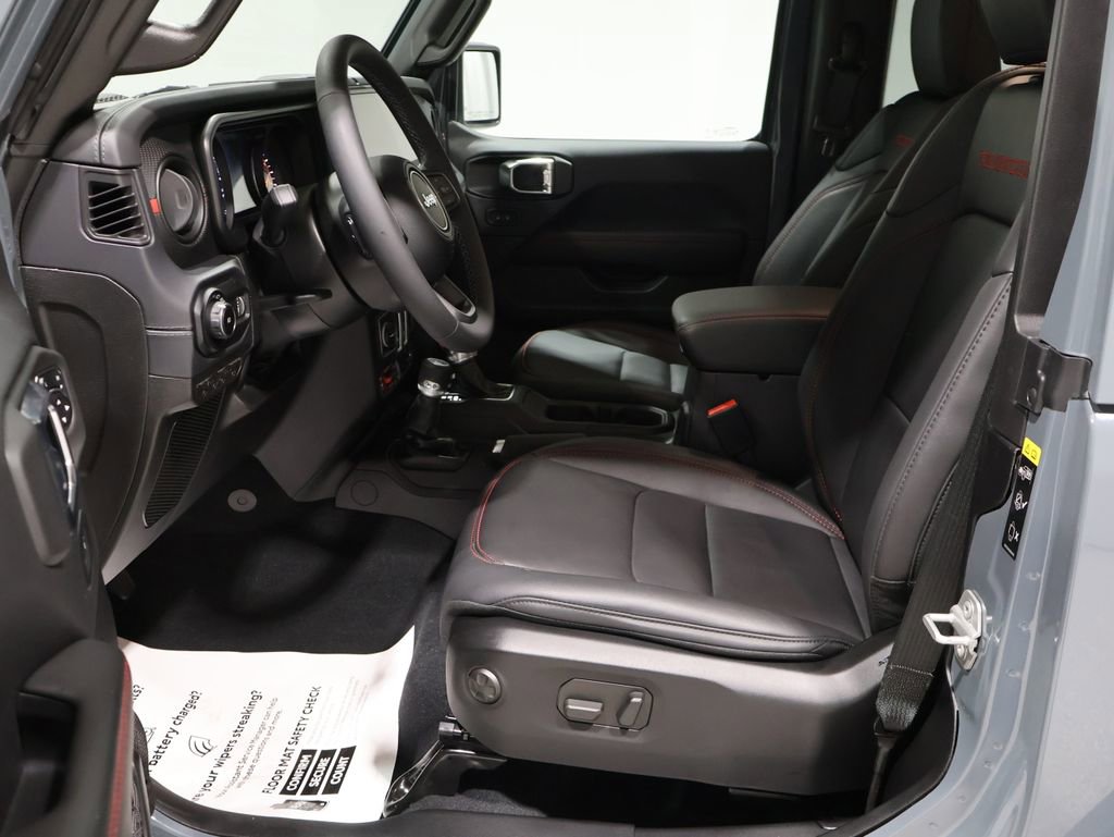 Used 2025 Jeep Wrangler Rubicon w/ Convenience Group AWD/4WD image 11