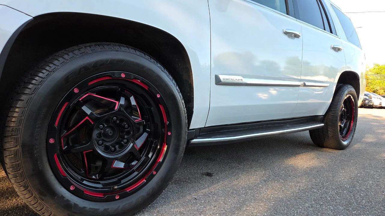 Used 2017 Cadillac Escalade Luxury AWD/4WD image 6
