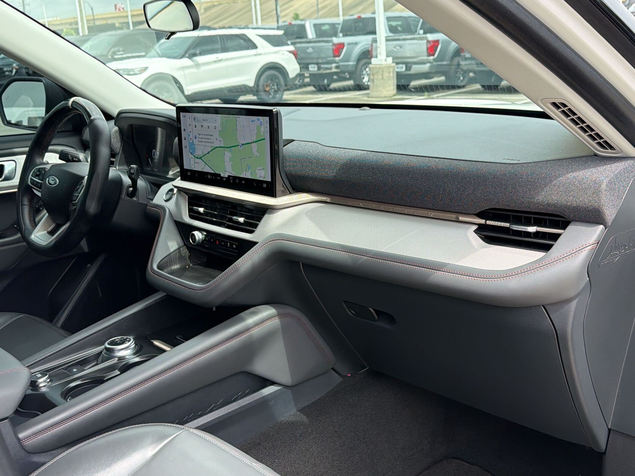 Used 2025 Ford Explorer Active w/ Active Comfort Package RWD image 30