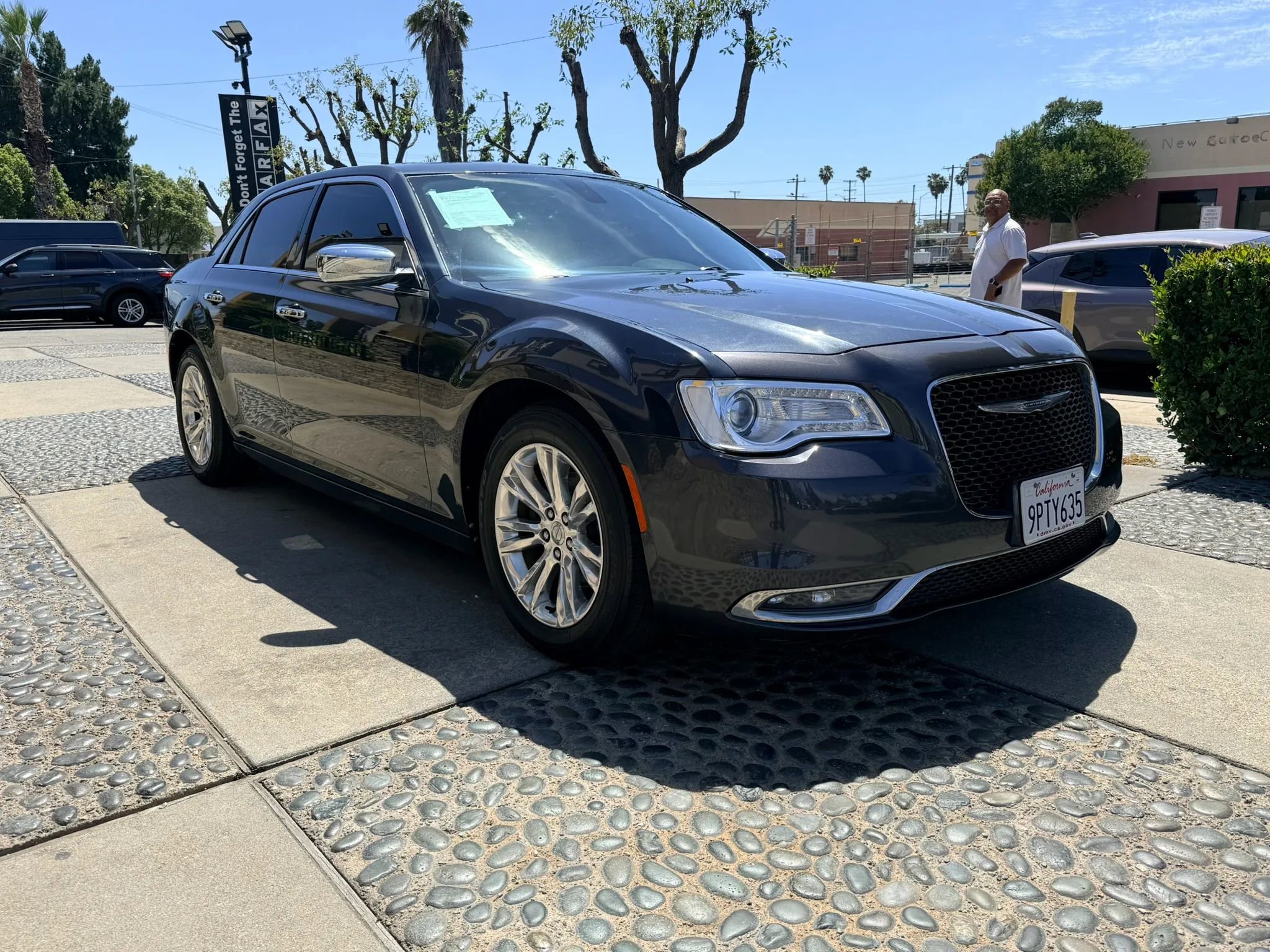 Used 2016 Chrysler 300 C RWD image 3