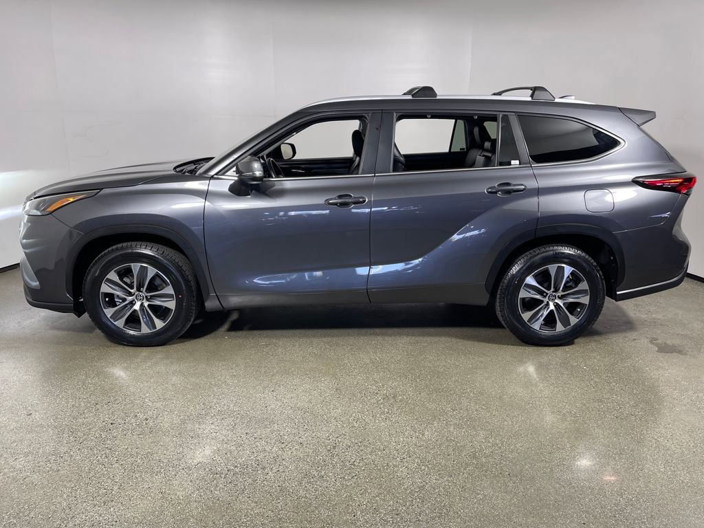 Certified 2024 Toyota Highlander XLE image 6