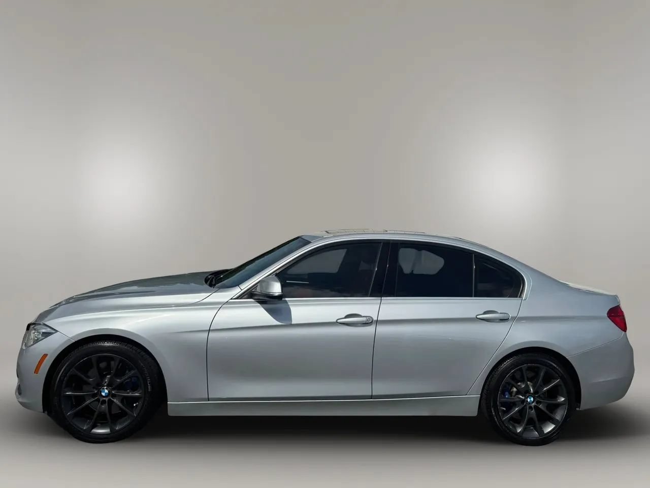 Used 2017 BMW 330i Sedan RWD image 5