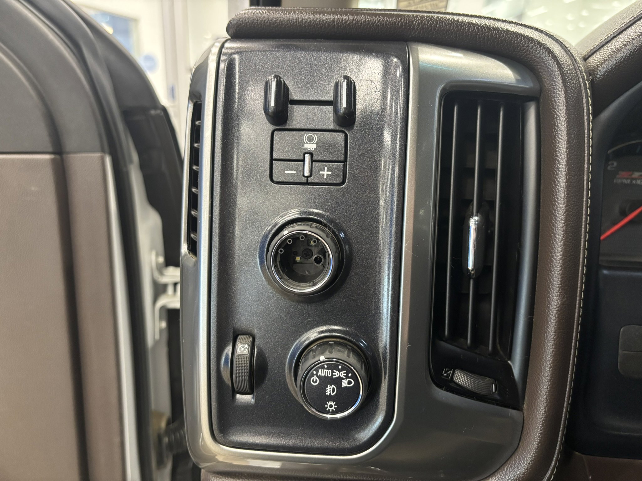 Used 2017 Chevrolet Silverado 3500 LTZ w/ Duramax Plus Package image 14