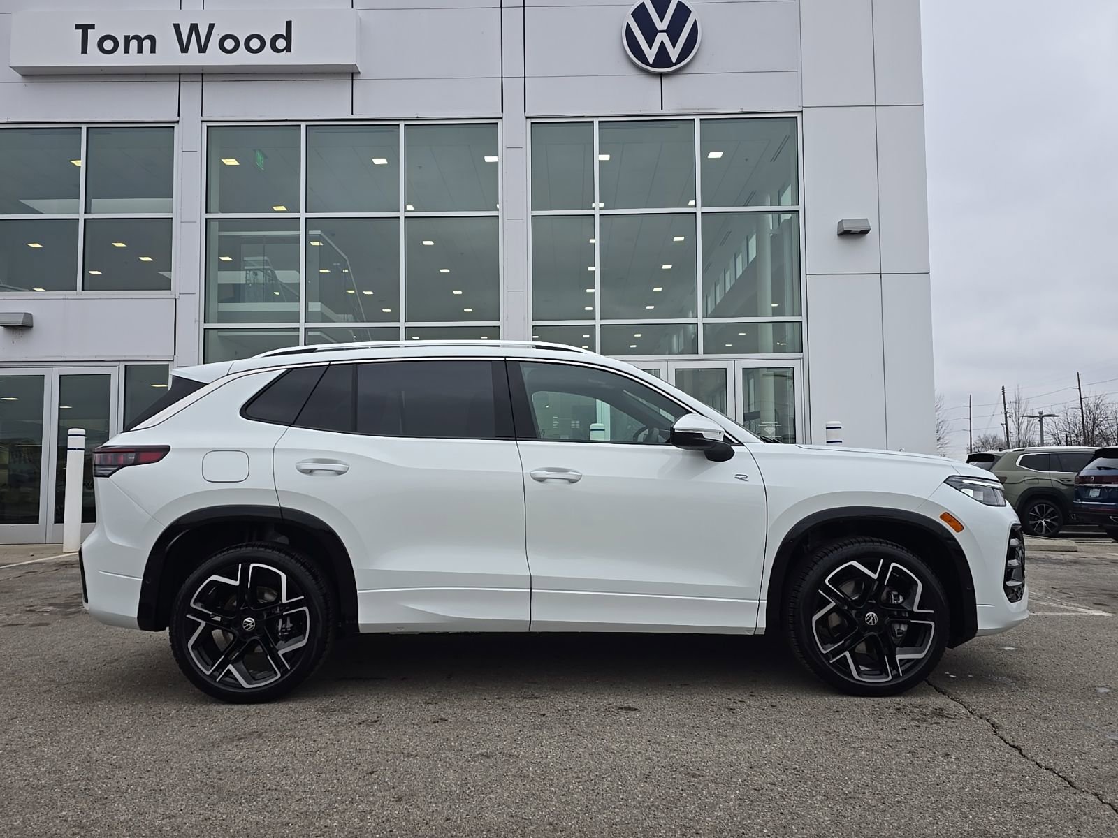 Certified 2026 Volkswagen Tiguan SEL R-Line AWD/4WD image 2