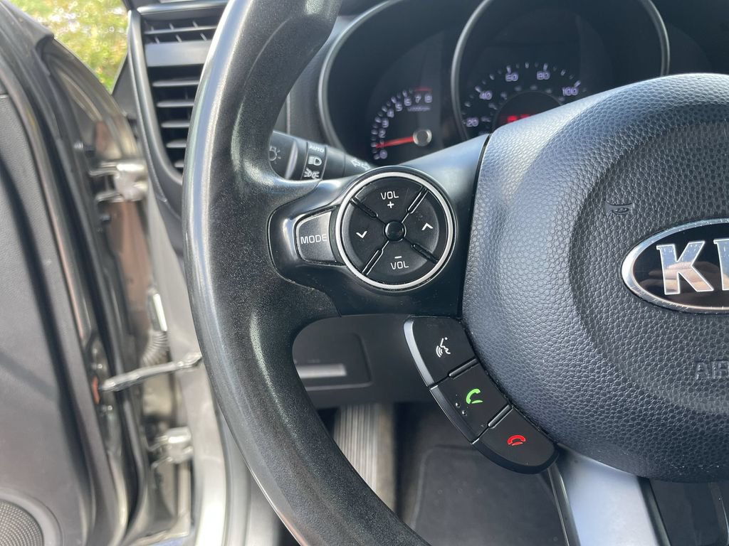 Used 2016 Kia Soul + FWD image 15