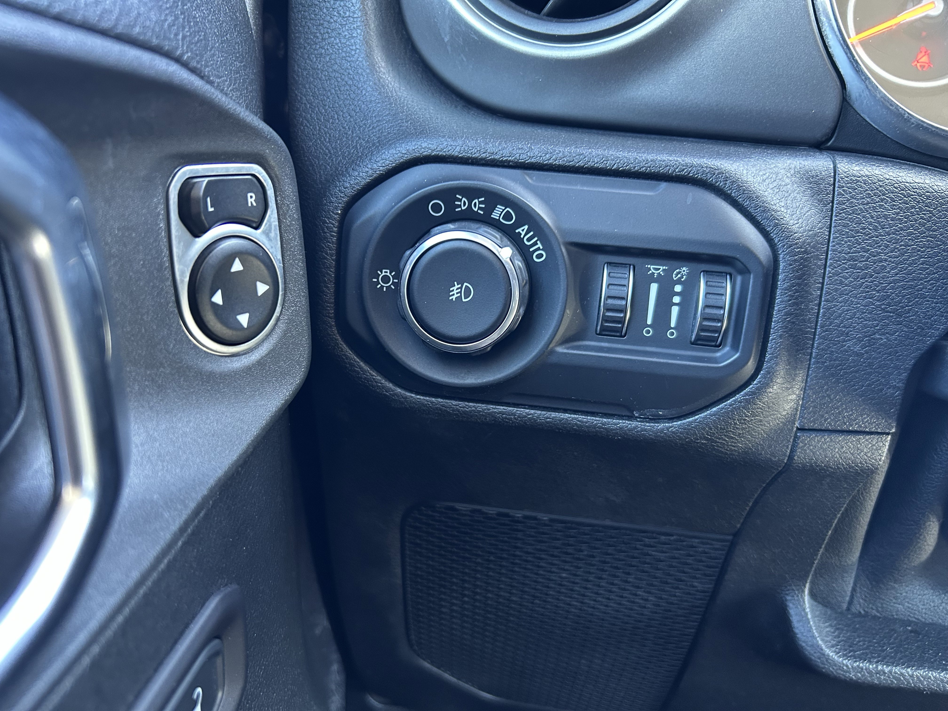 Used 2020 Jeep Wrangler Unlimited Sport S image 19
