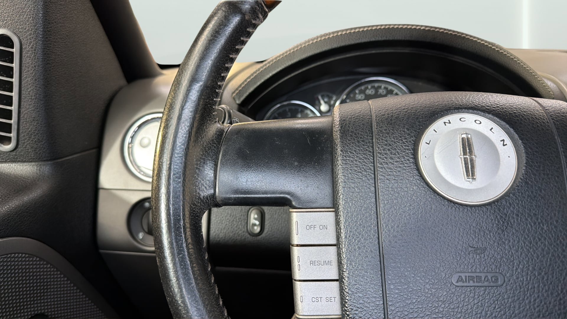 Used 2008 Lincoln Mark LT 4x4 image 26
