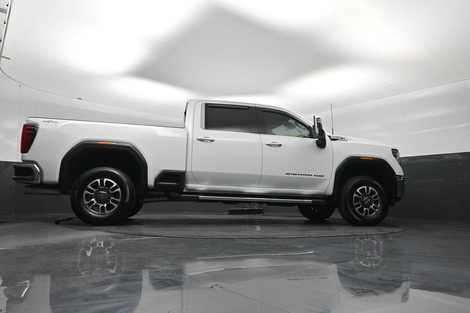 Used 2024 GMC Sierra 3500 SLT w/ SLT Premium Package image 25
