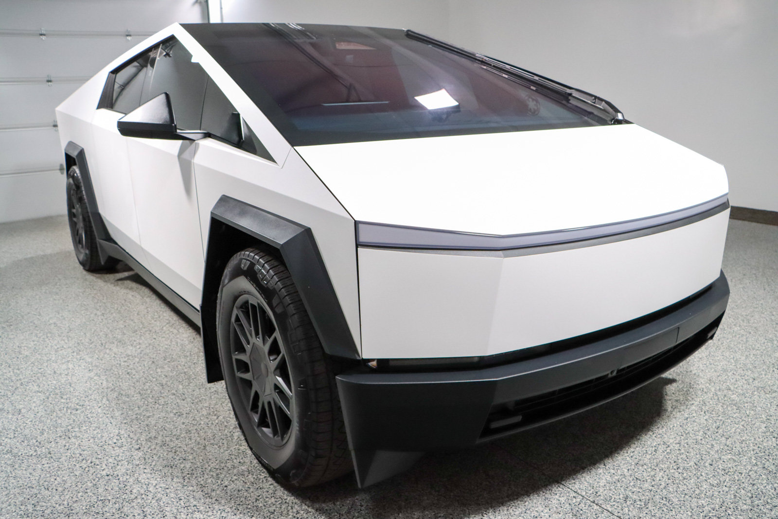 Used 2024 Tesla Cybertruck AWD Crew Cab image 5