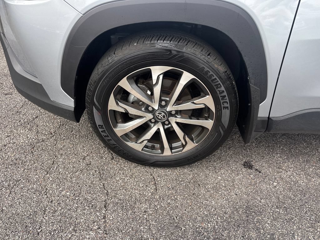 Used 2025 Toyota Corolla Cross XLE FWD image 28