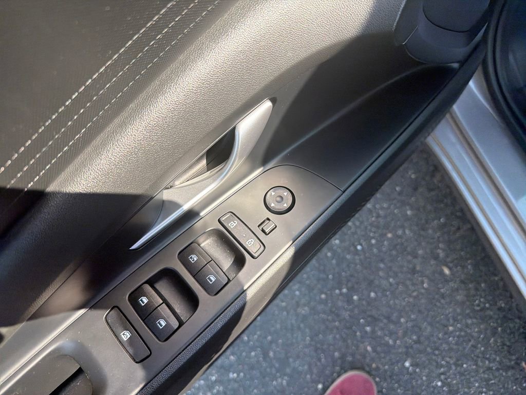 Used 2022 Hyundai Elantra SEL FWD image 14