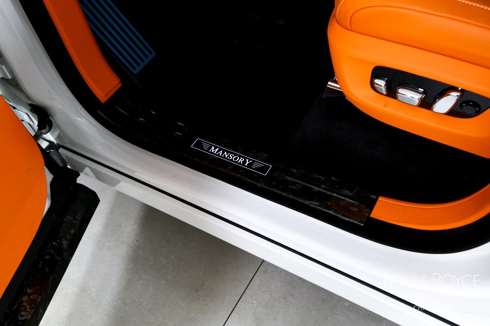 Used 2025 Rolls-Royce Cullinan Black Badge image 16