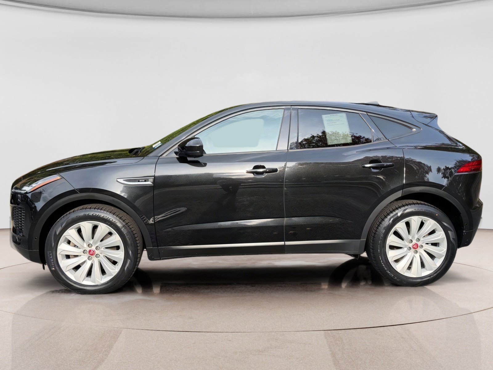 Used 2020 Jaguar E-PACE SE image 2
