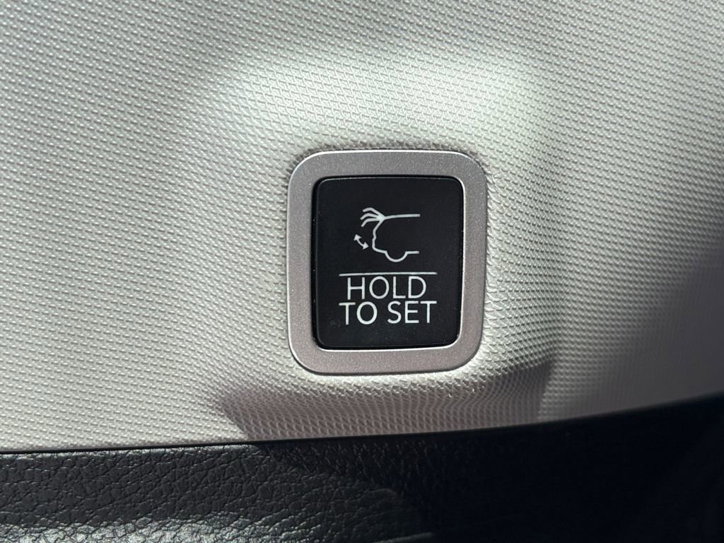 Used 2022 Jeep Grand Cherokee Summit AWD/4WD image 10