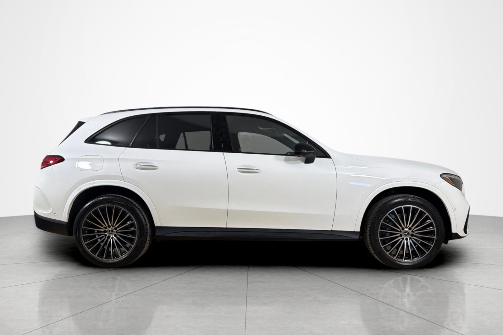 Used 2024 Mercedes-Benz GLC 300 4MATIC image 6