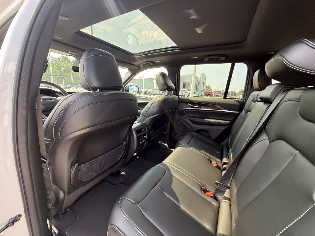 New 2026 Jeep Grand Cherokee Limited w/ Limited Altitude Package AWD/4WD image 23