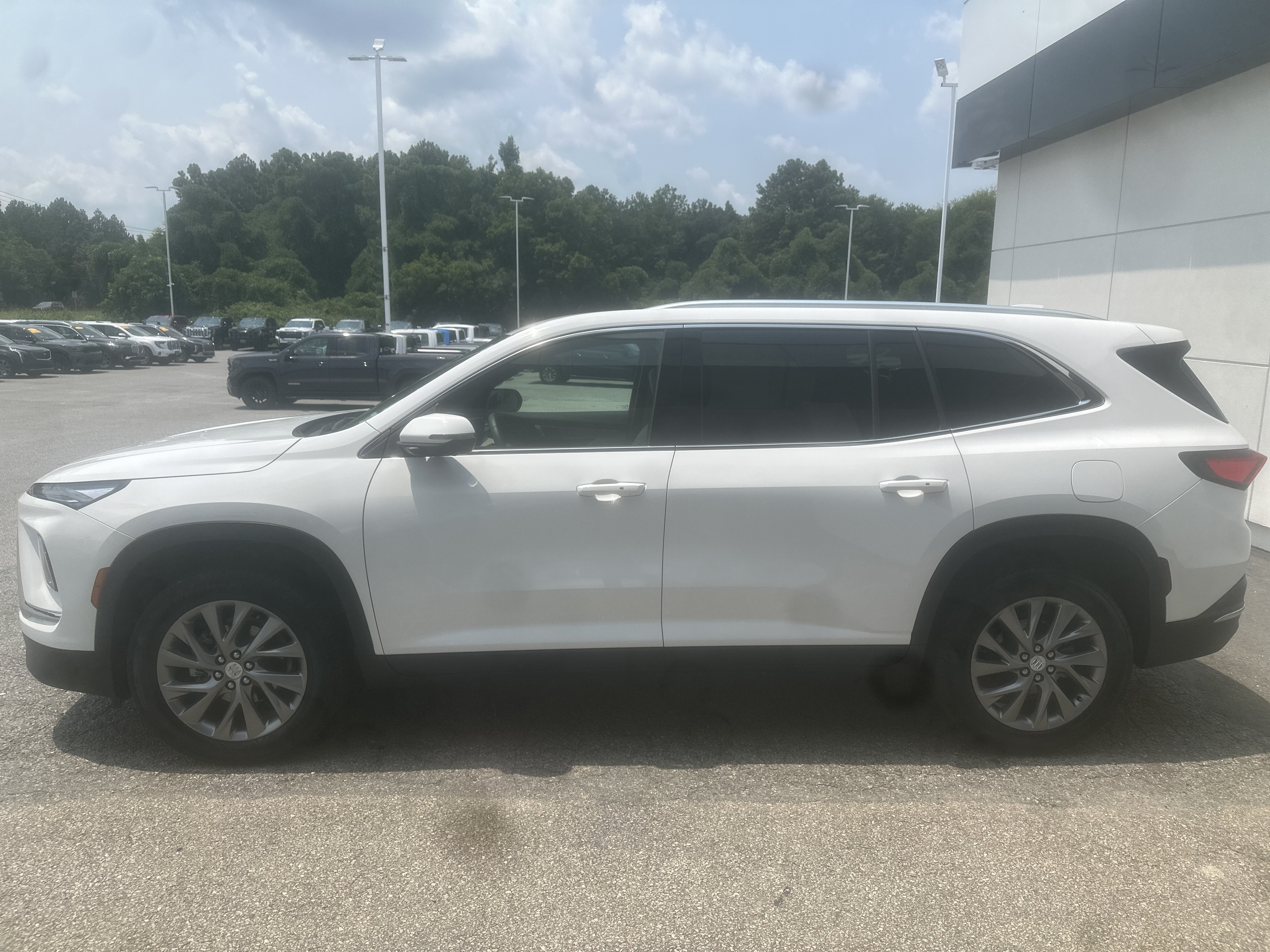Used 2025 Buick Enclave Preferred w/ Power Package FWD image 2