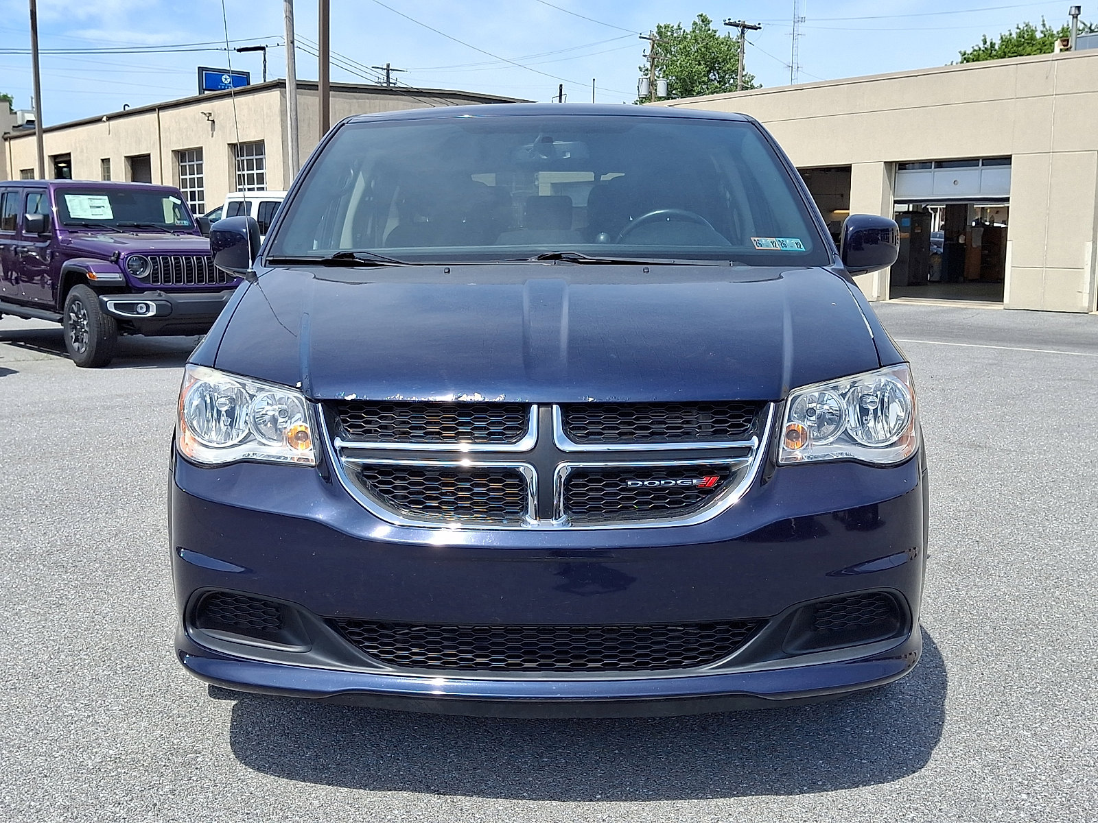 Used 2016 Dodge Grand Caravan SE FWD image 2