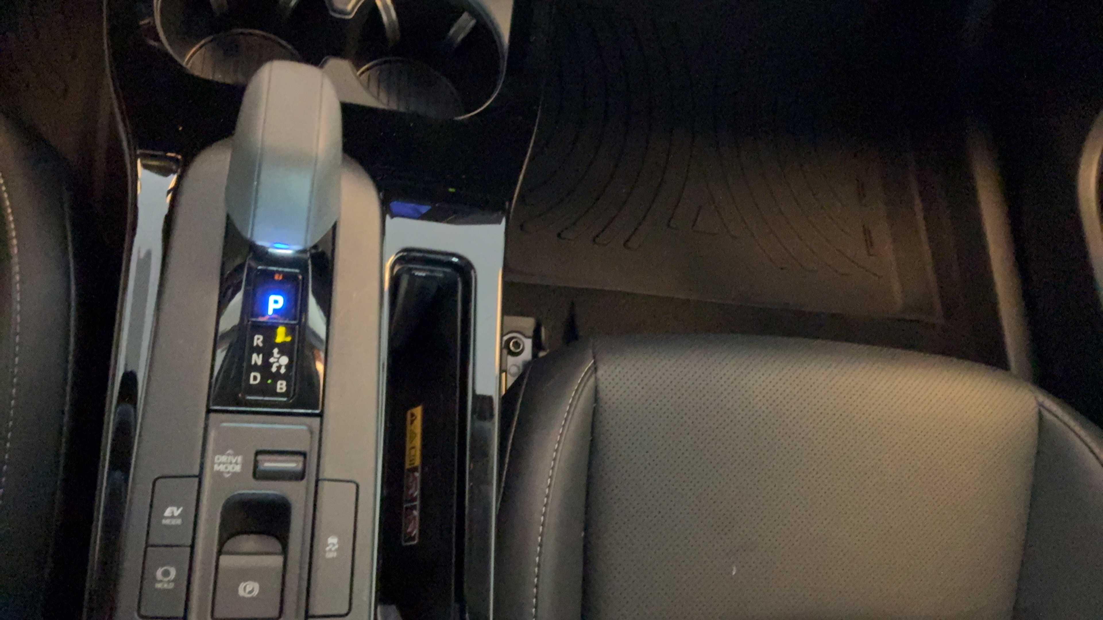 Certified 2025 Toyota Prius XLE FWD image 15