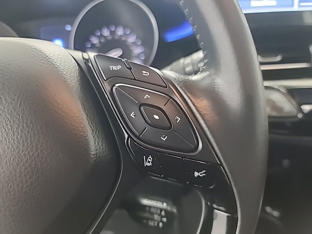 Used 2020 Toyota C-HR XLE image 28