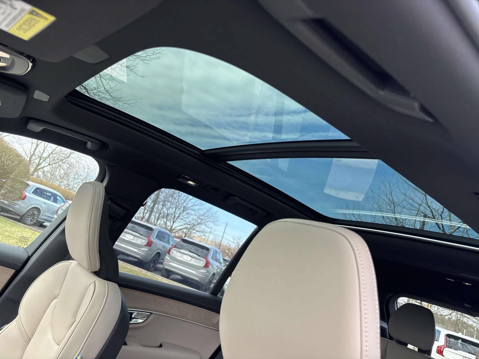 New 2026 Volvo XC90 B6 Plus w/ Protection Package Premier AWD/4WD image 25