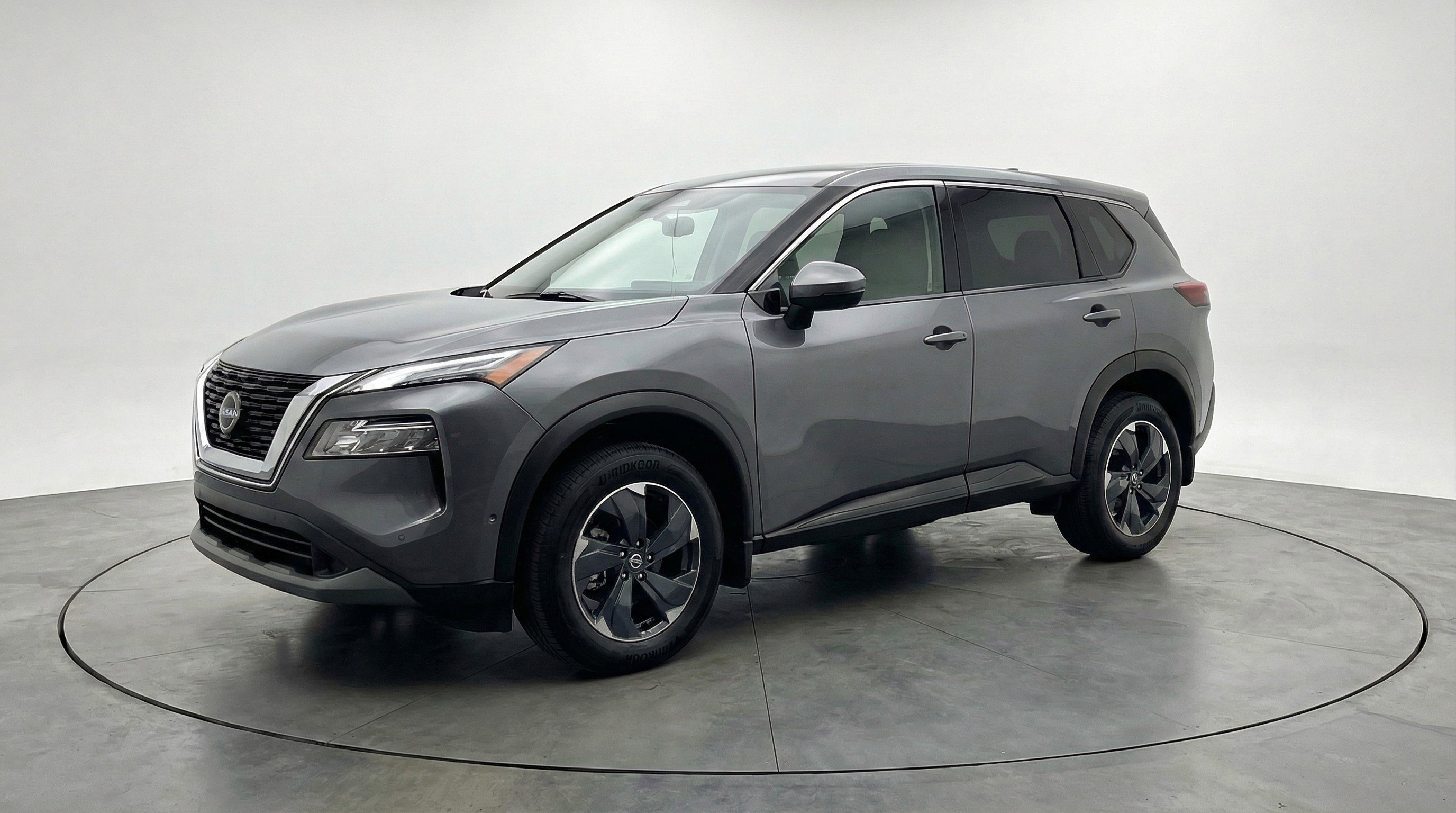 Used 2025 Nissan Rogue SV image 3