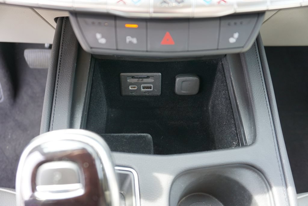 Used 2022 Cadillac XT4 Luxury w/ Cold Weather Package FWD image 36