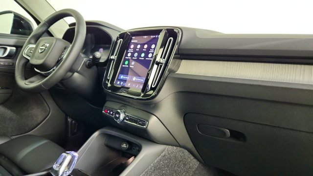 New 2026 Volvo XC40 B5 Plus w/ Protection Package Premier AWD/4WD image 33