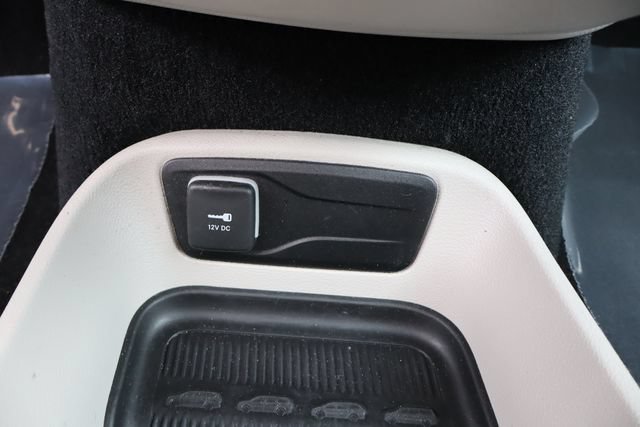 Used 2023 Chrysler Voyager LX FWD image 33