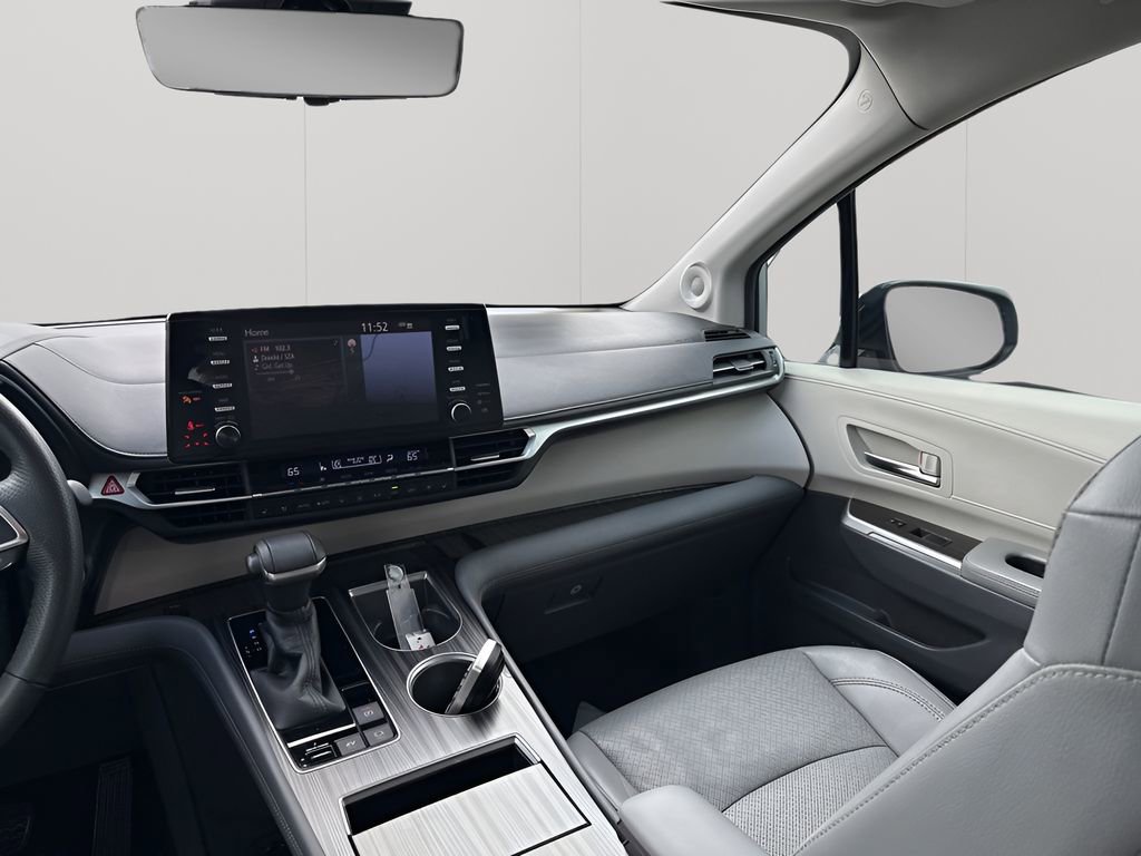 Used 2021 Toyota Sienna Limited image 23