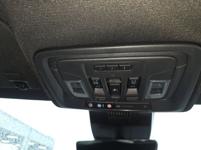 Used 2025 GMC Sierra 1500 AT4 w/ Technology Package AWD/4WD image 4