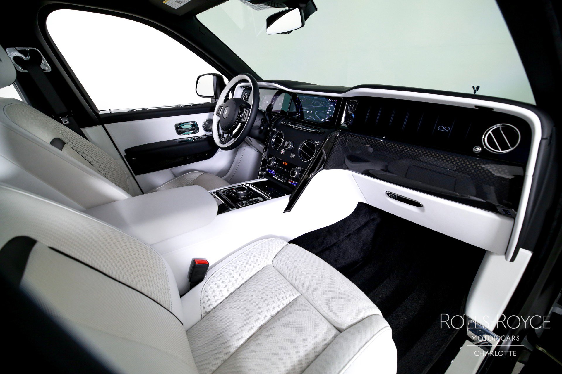 Certified 2025 Rolls-Royce Cullinan Black Badge image 31