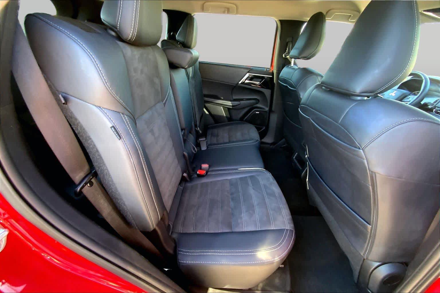 Used 2025 Mitsubishi Outlander SE AWD/4WD image 18