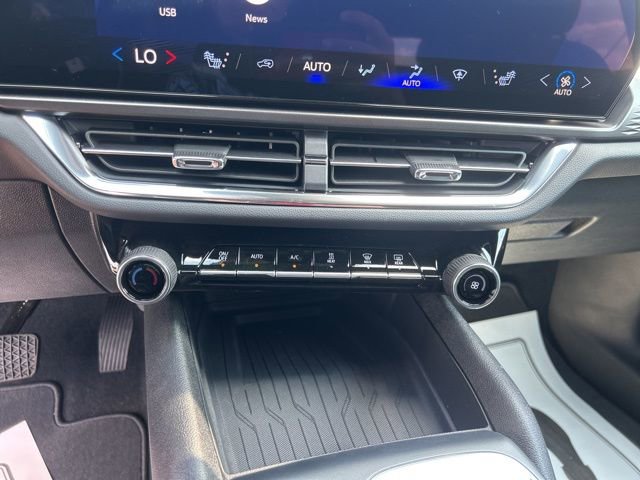 New 2026 Chevrolet Equinox EV LT image 25